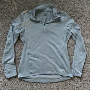 gray workout shirt